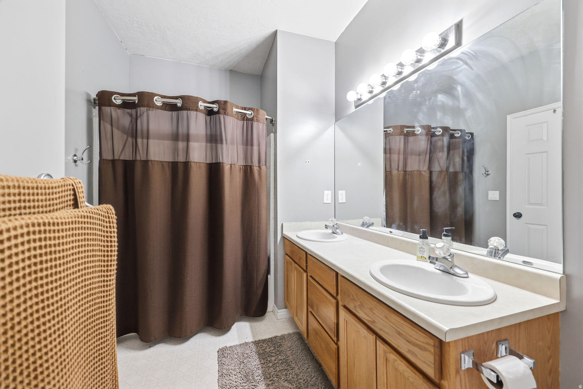 OVERLAKE - Residential