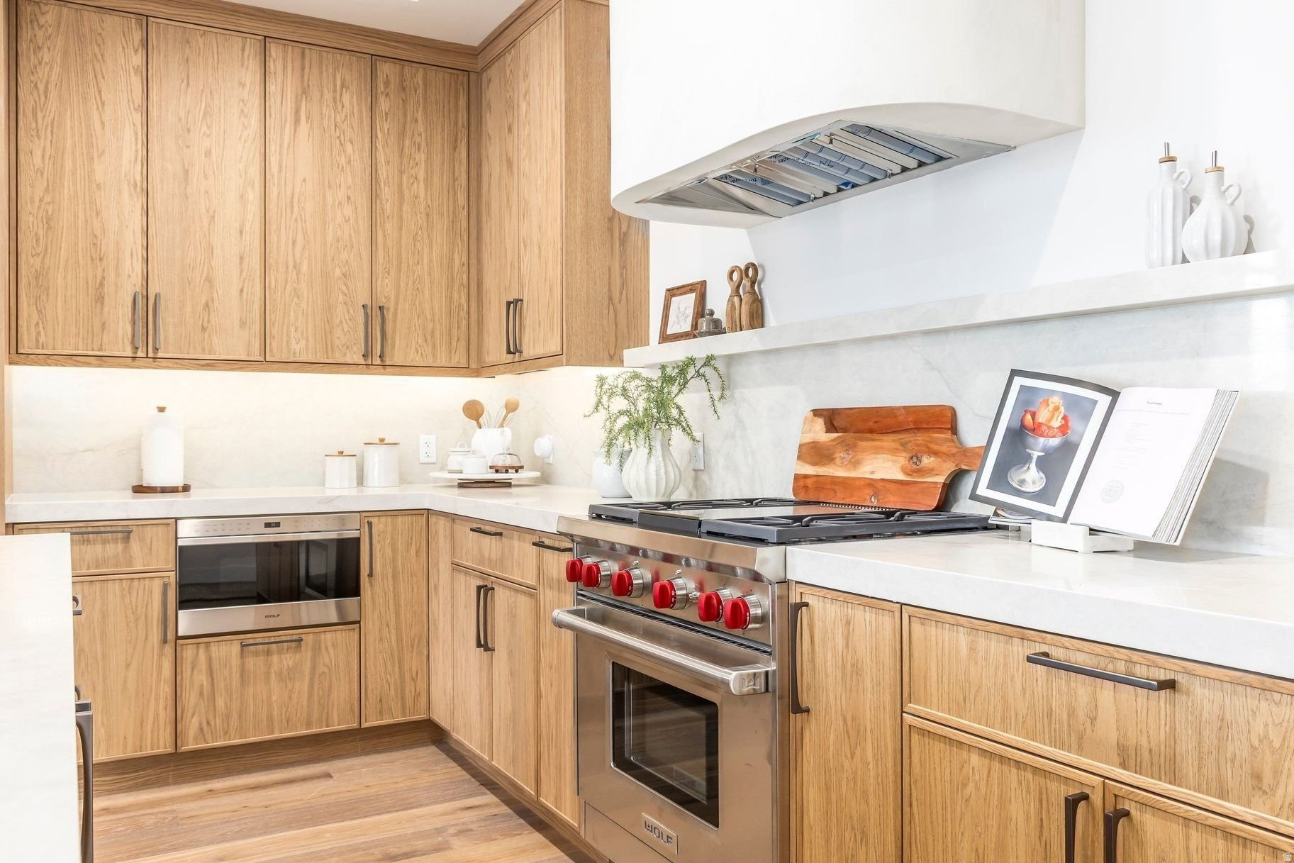 APRES CONDOMINIUMS - Residential