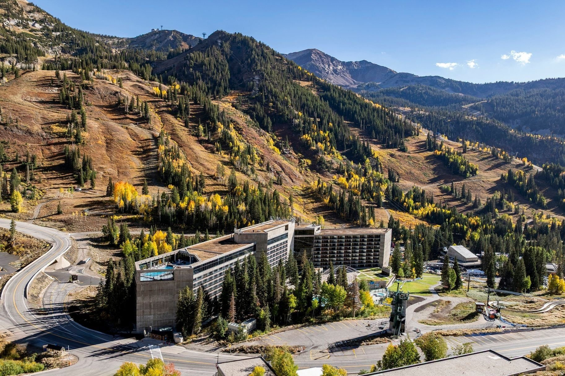 APRES CONDOMINIUMS - Residential