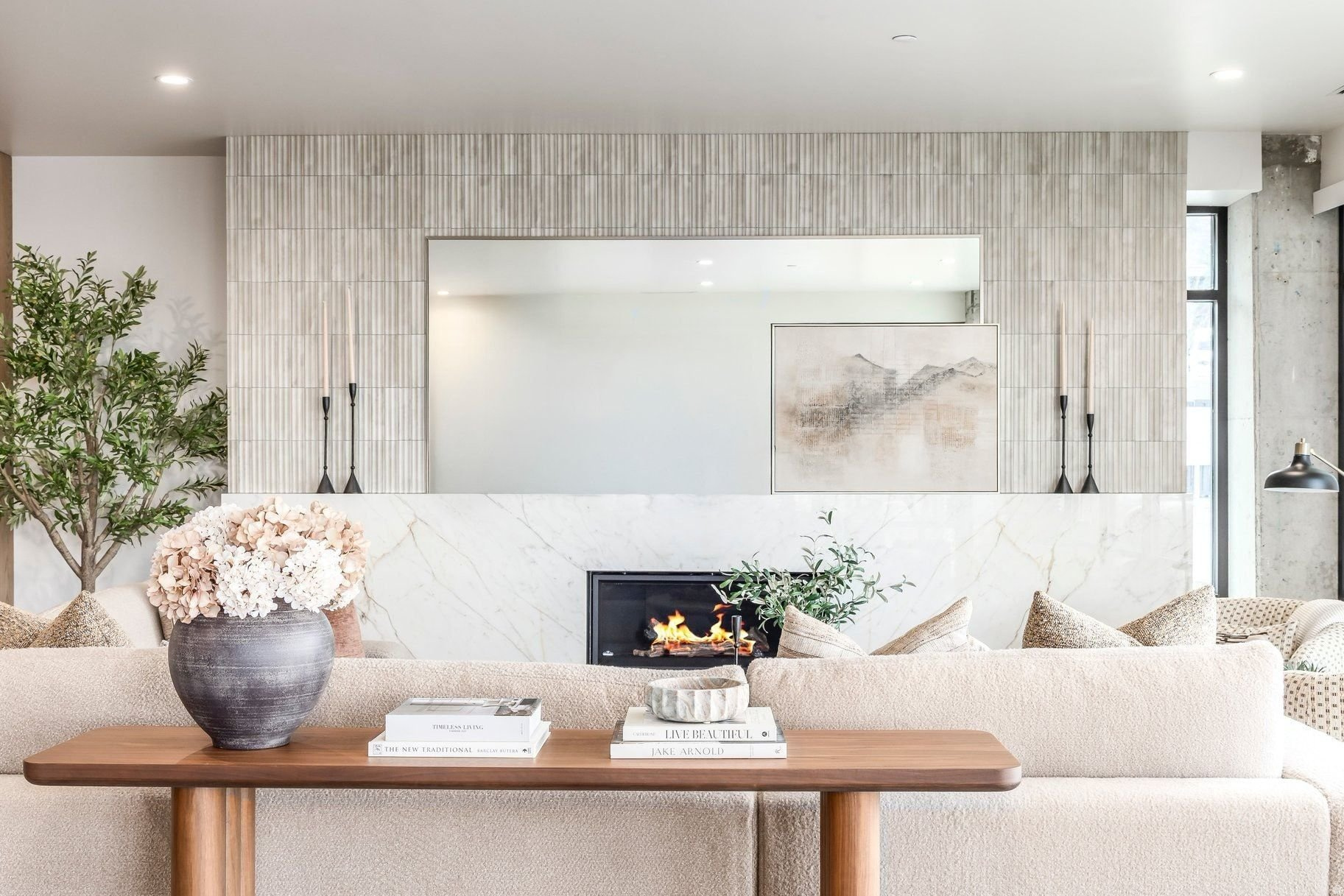 APRES CONDOMINIUMS - Residential