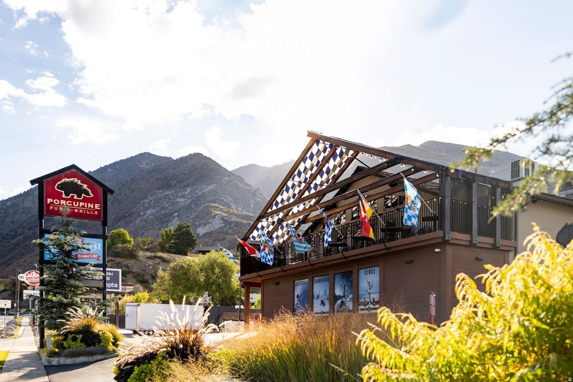 APRES CONDOMINIUMS - Residential