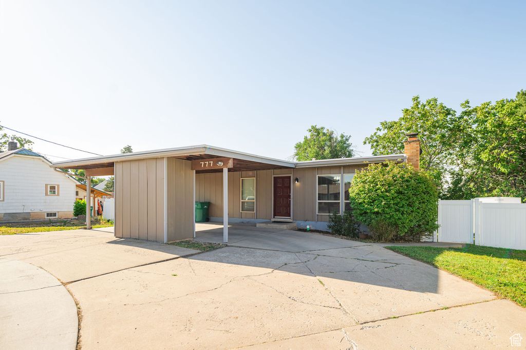 Photo of 777 W 300 N, Clearfield, UT 84015 (MLS # 2106292)