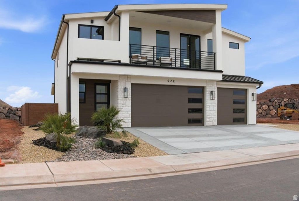 Photo of 972 E COYOTE CREST DR, Washington, UT 84780 (MLS # 2167239)
