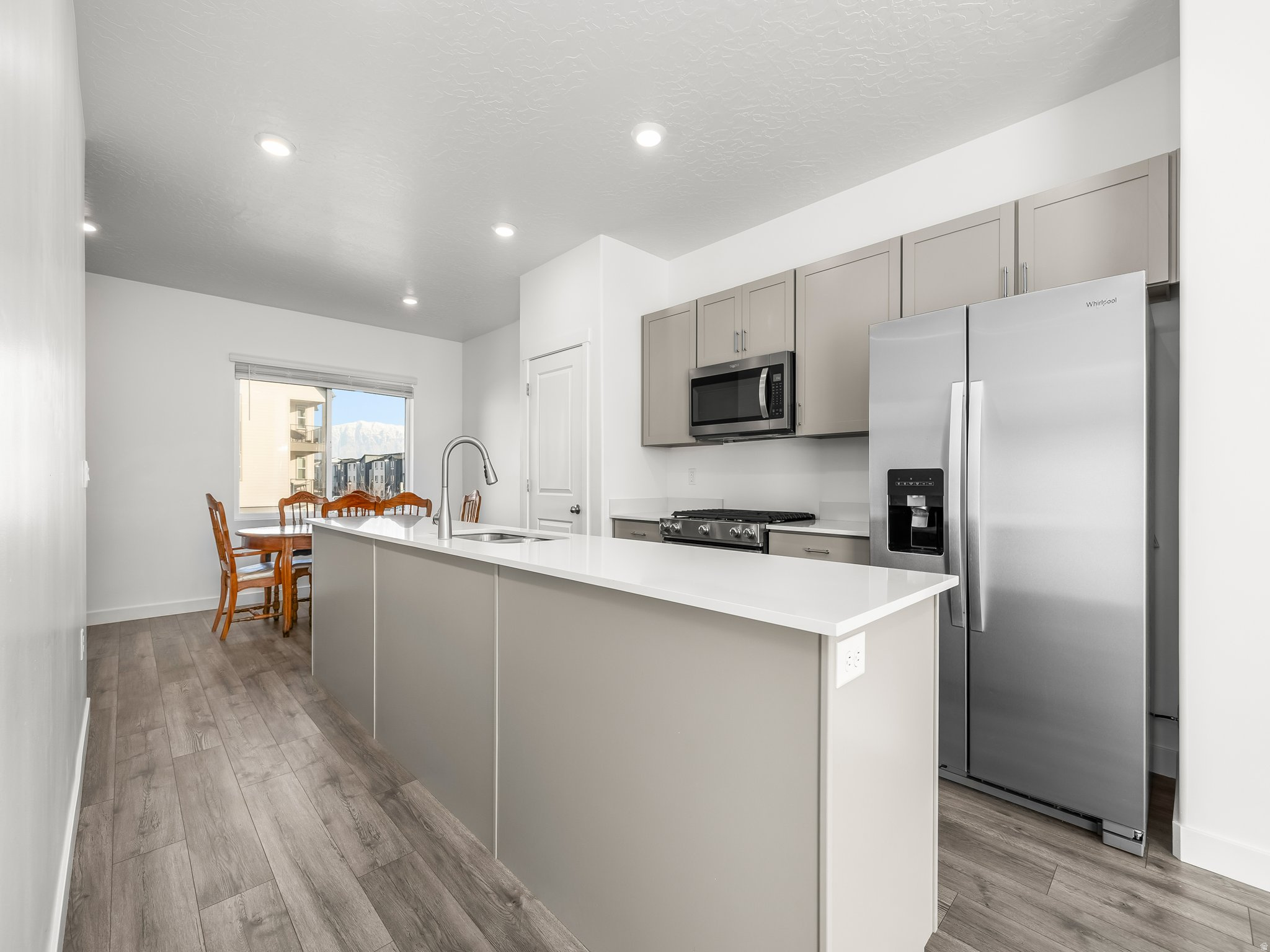 EDGEWATER - Residential