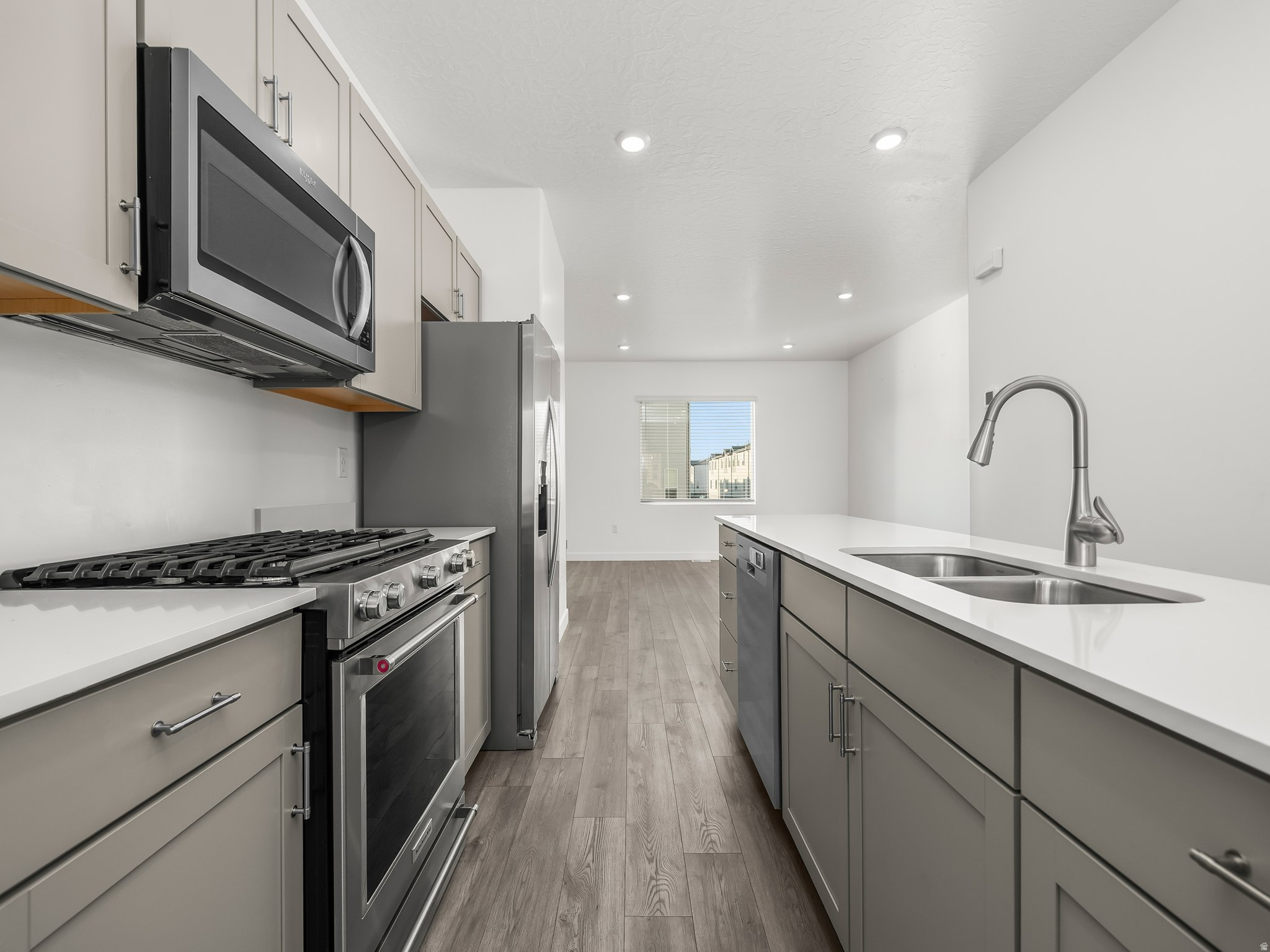 EDGEWATER - Residential