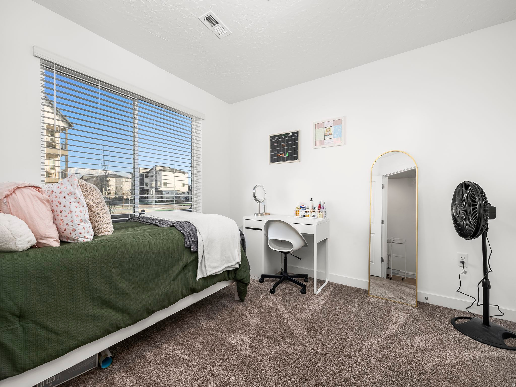 EDGEWATER - Residential