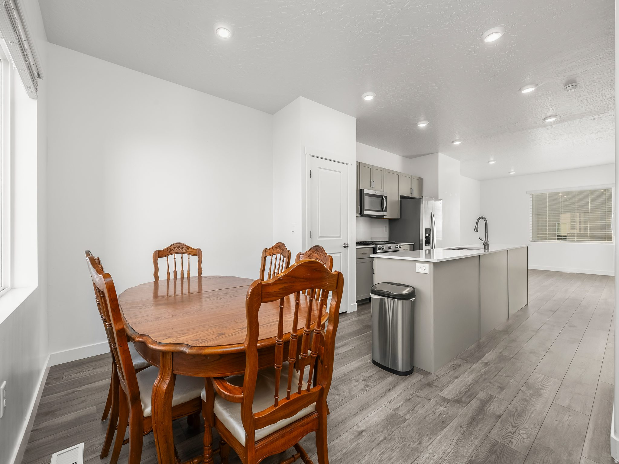 EDGEWATER - Residential