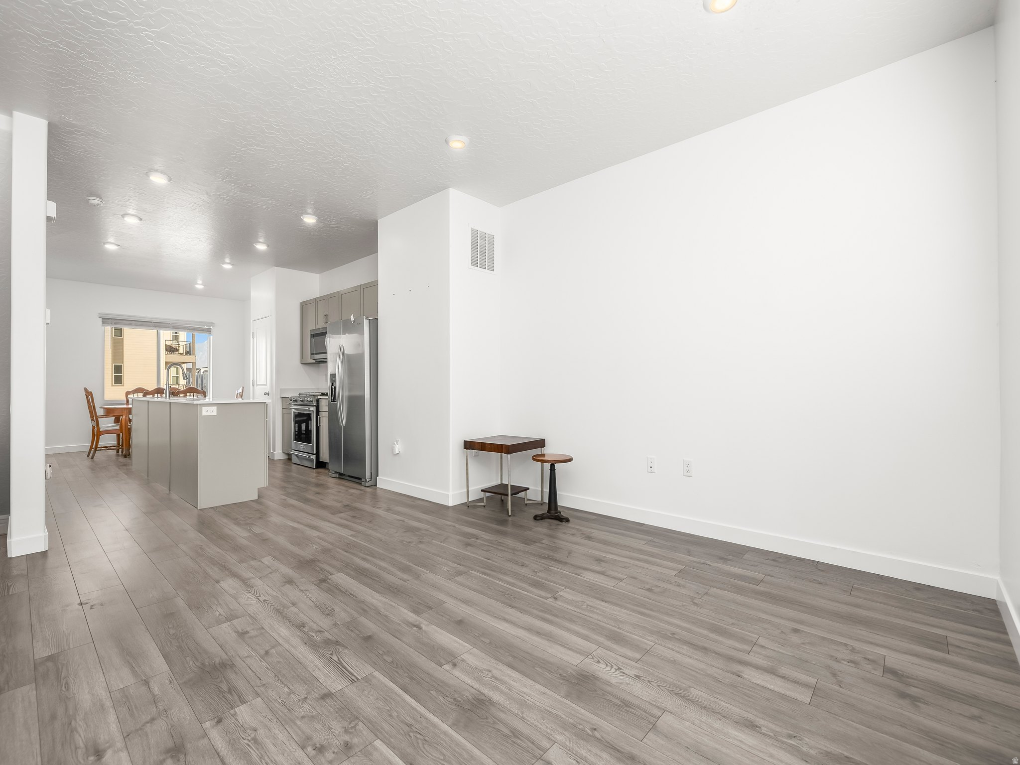 EDGEWATER - Residential