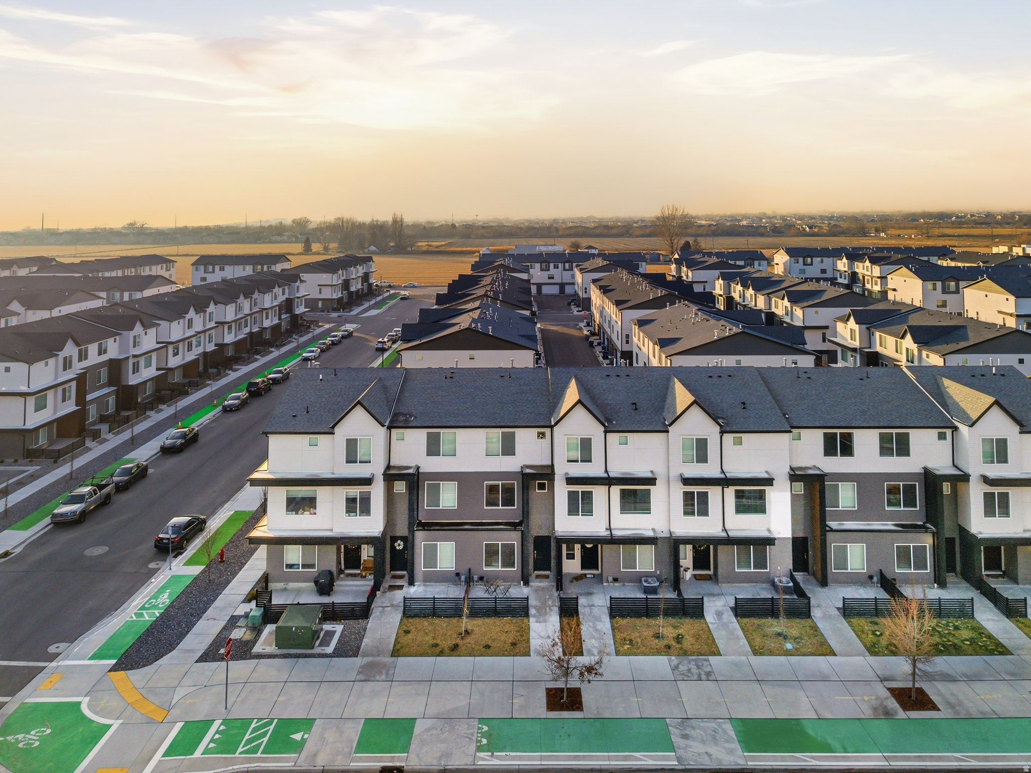 EDGEWATER - Residential