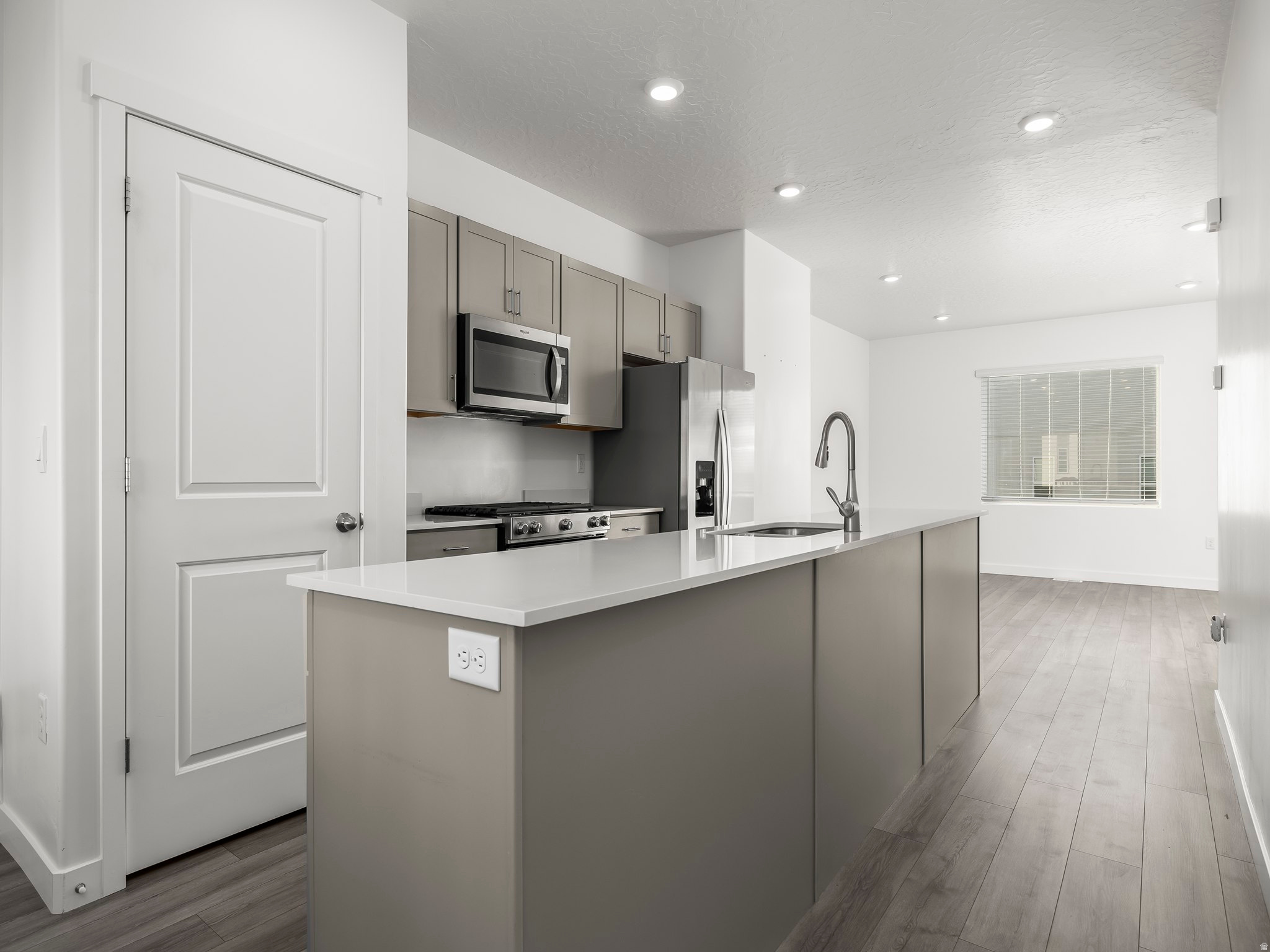 EDGEWATER - Residential