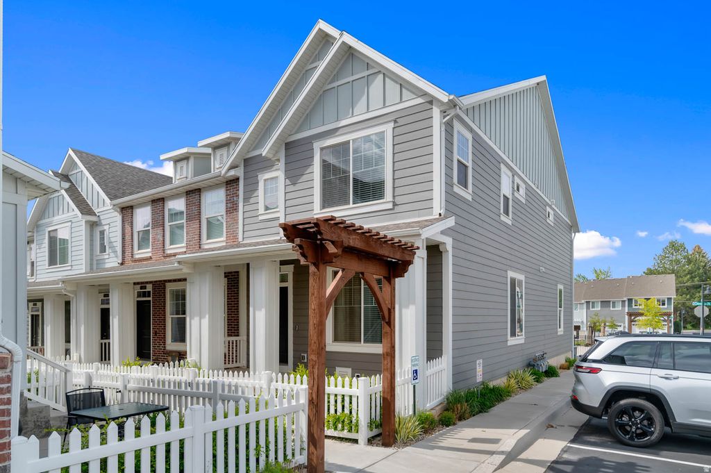 Photo of 272 E KIRSTEN LN, North Salt Lake, UT 84054 (MLS # 2154384)