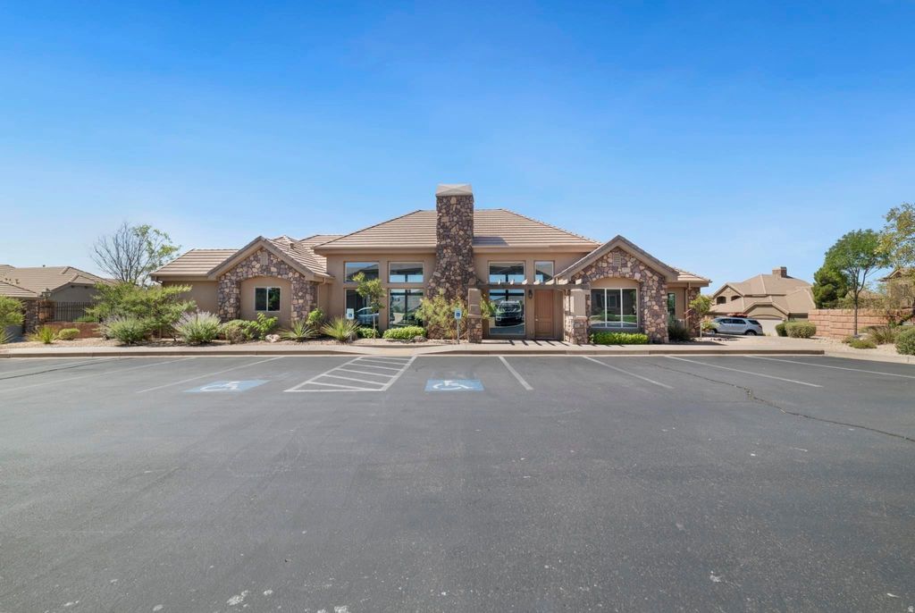 Photo of 2076 N DORAL CT, Washington, UT 84780 (MLS # 2133584)