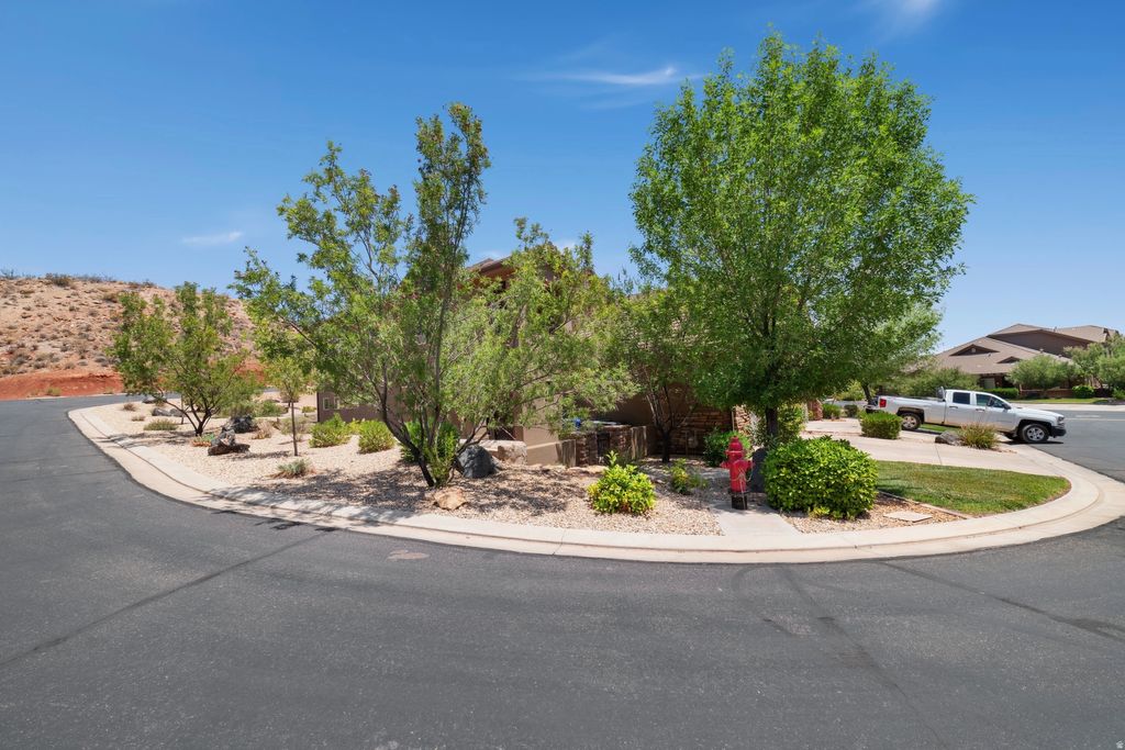 Photo of 2076 N DORAL CT, Washington, UT 84780 (MLS # 2133584)