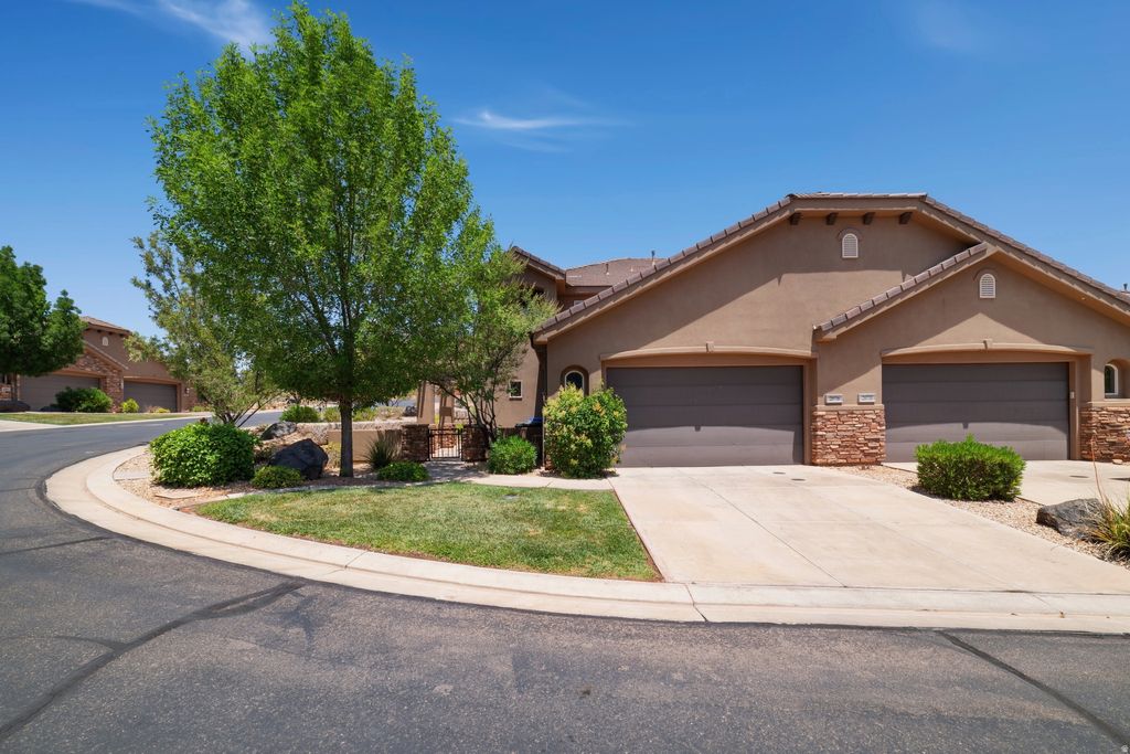 Photo of 2076 N DORAL CT, Washington, UT 84780 (MLS # 2133584)