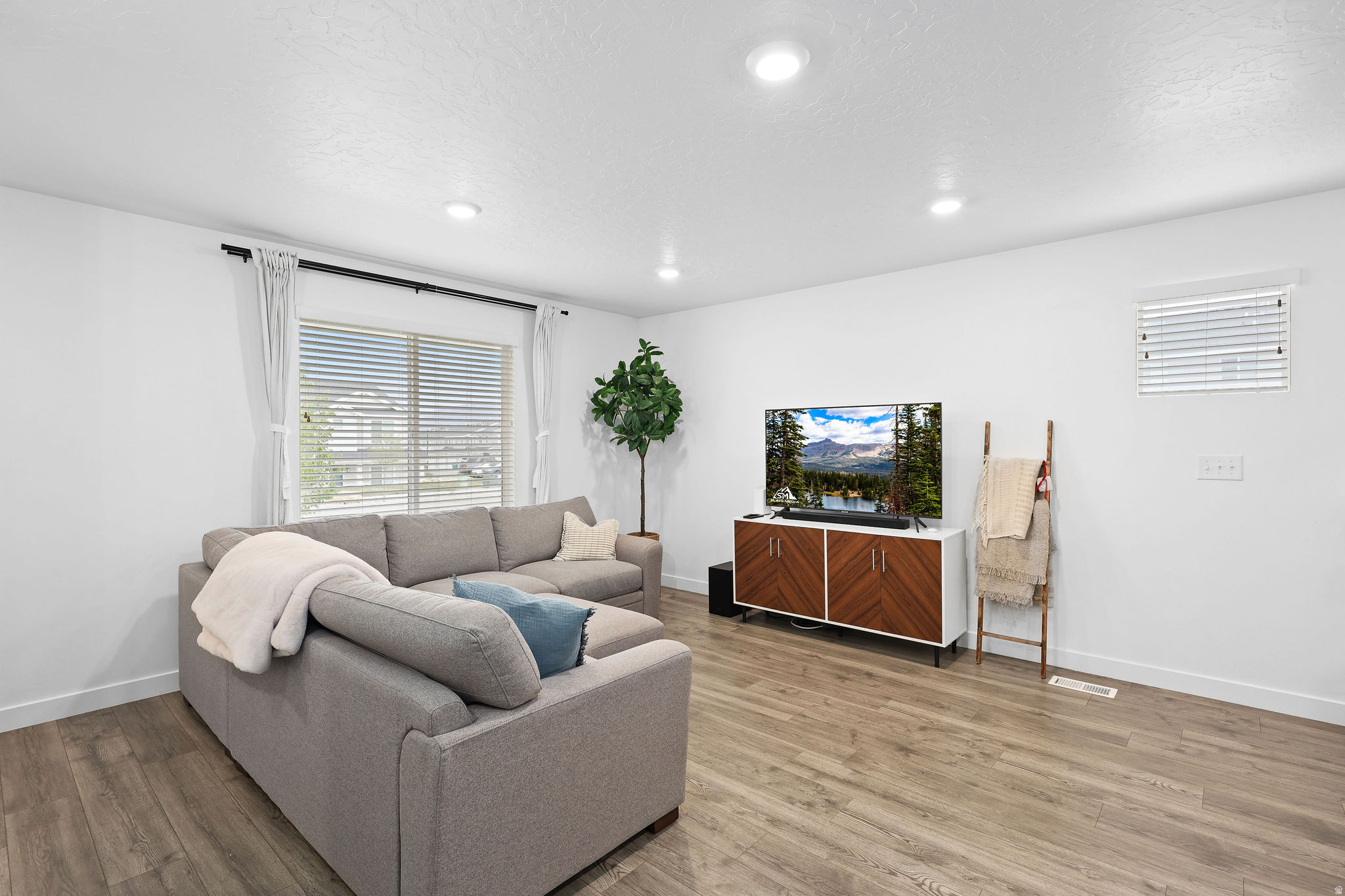 SPRING RANCH - Residential