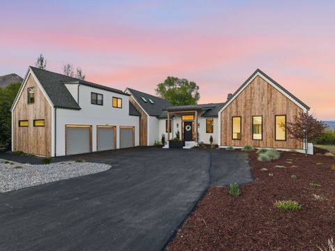 Photo of 1212 N HOMESTEAD DR, Midway, UT 84049 (MLS # 2156038)