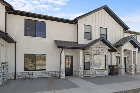 Photo of 421 E WHITE SANDS WAY #B, Orderville, UT 84758 (MLS # 2135211)