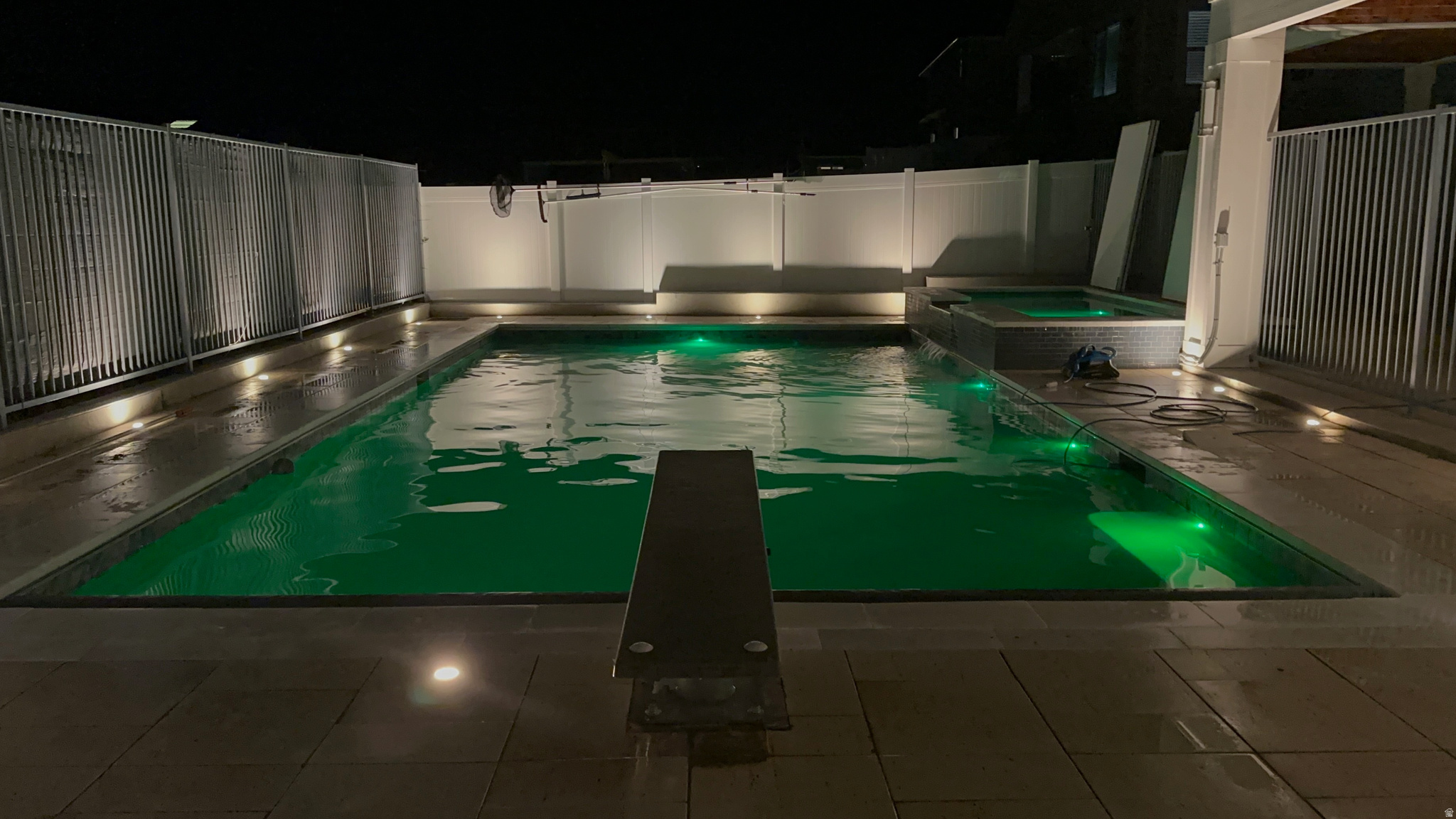 THE RANGE EAST - Residential