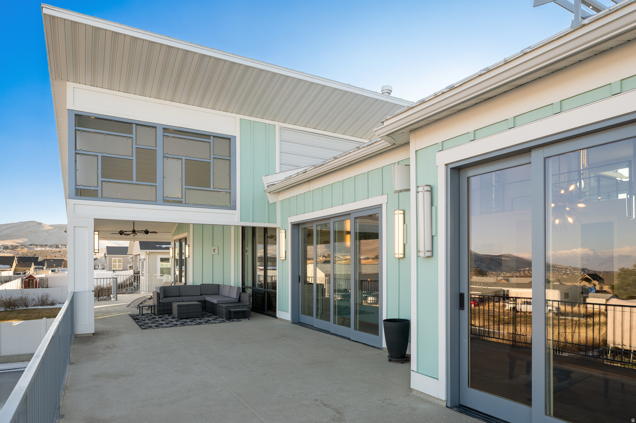 THE RANGE EAST - Residential