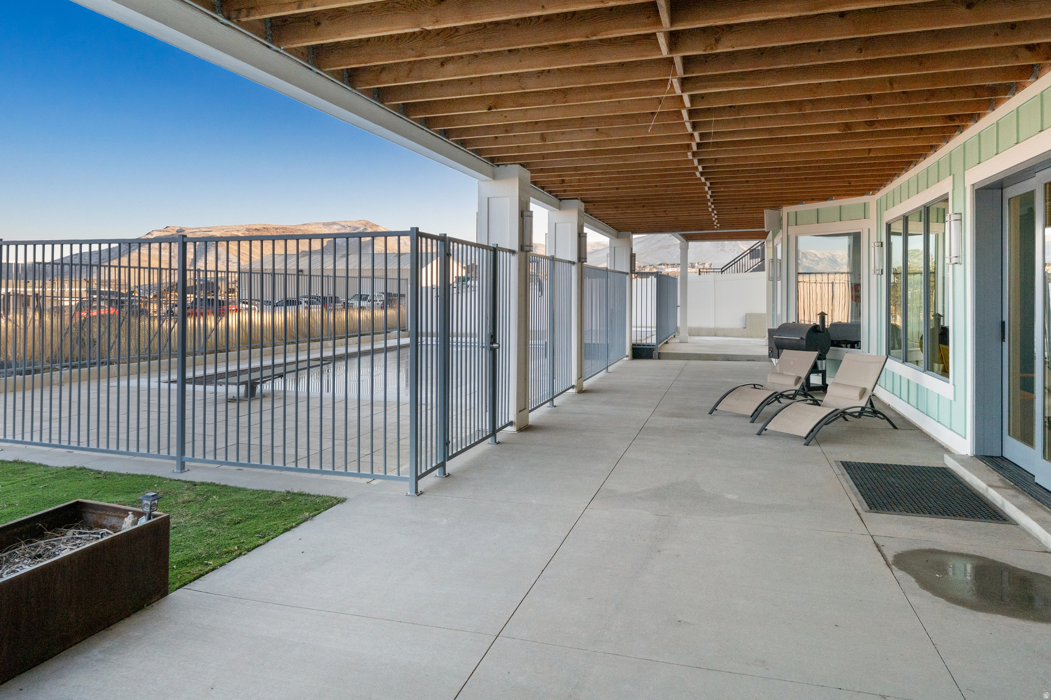 THE RANGE EAST - Residential