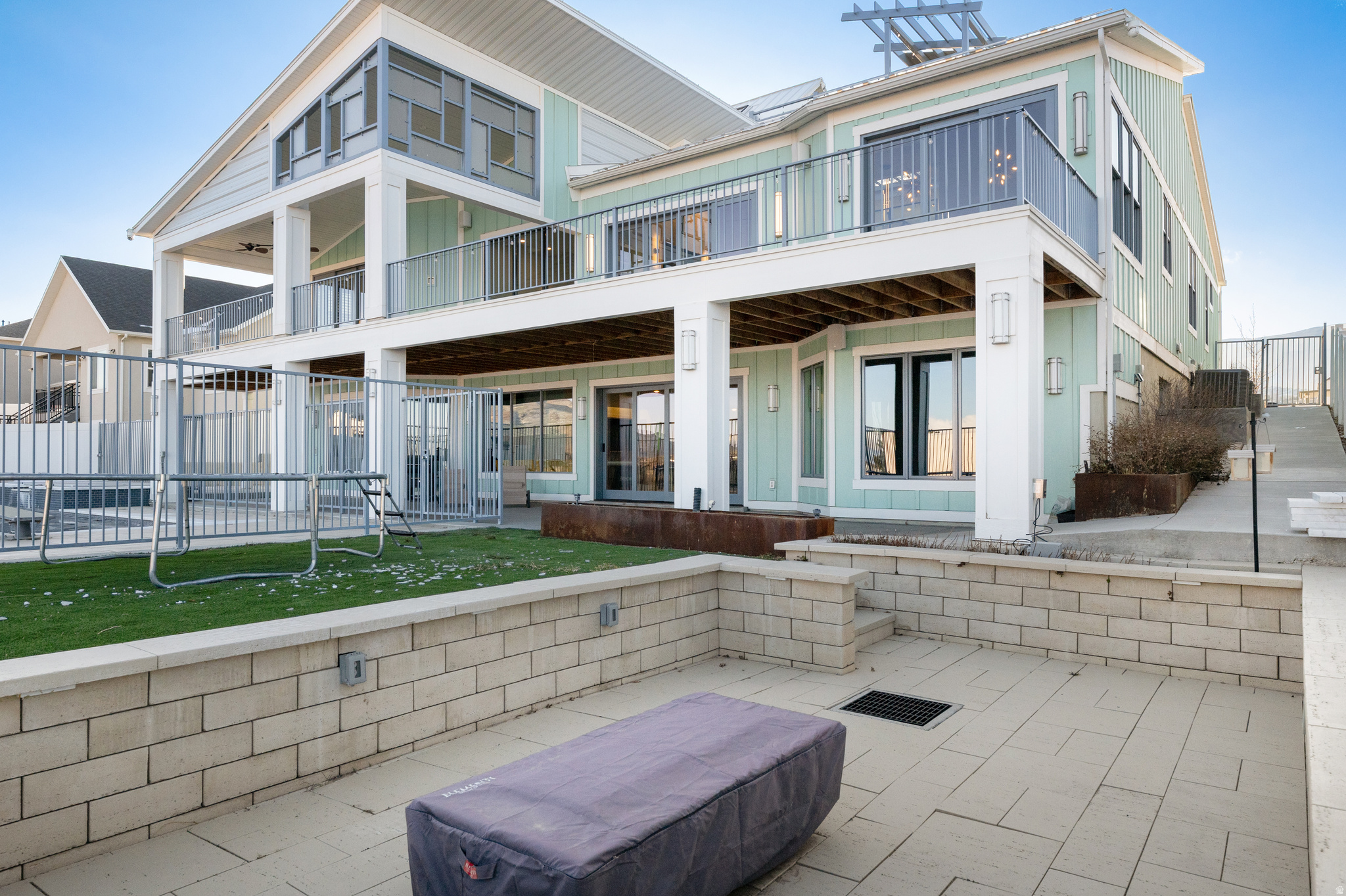 THE RANGE EAST - Residential