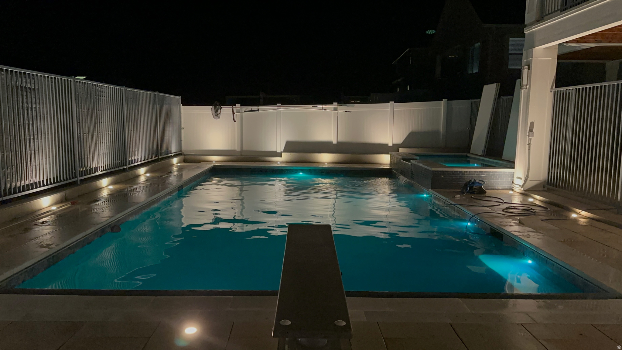 THE RANGE EAST - Residential