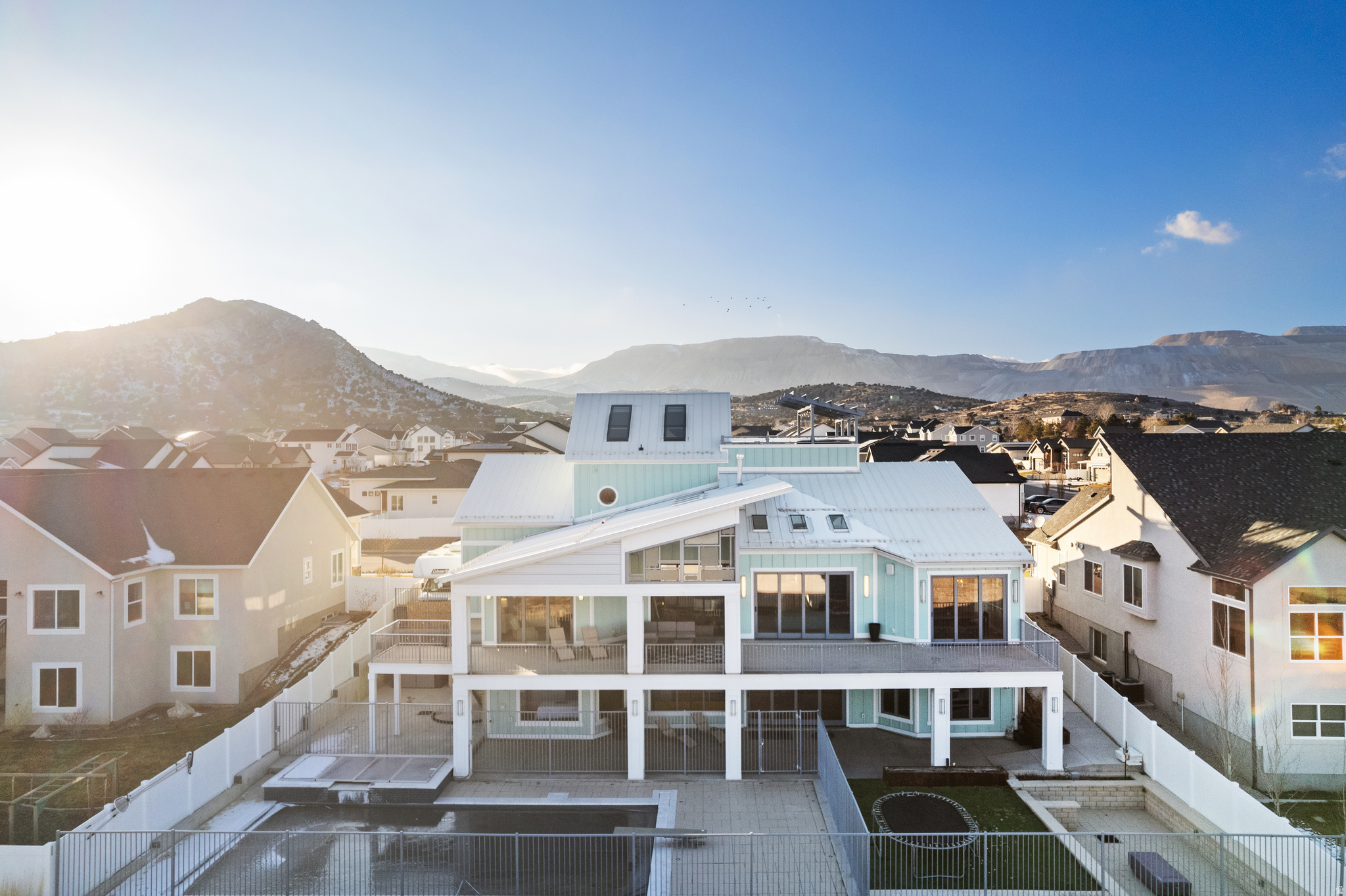 THE RANGE EAST - Residential