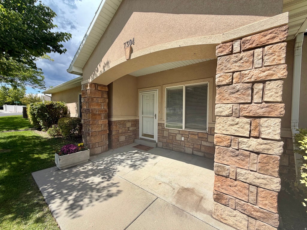 Photo of 7304 S GERALEE LN, West Jordan, UT 84084 (MLS # 2180787)