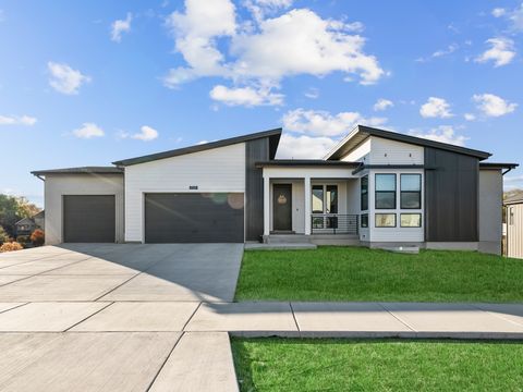 Photo of 11534 S SWEET GRASS CT, Draper, UT 84020 (MLS # 2121688)