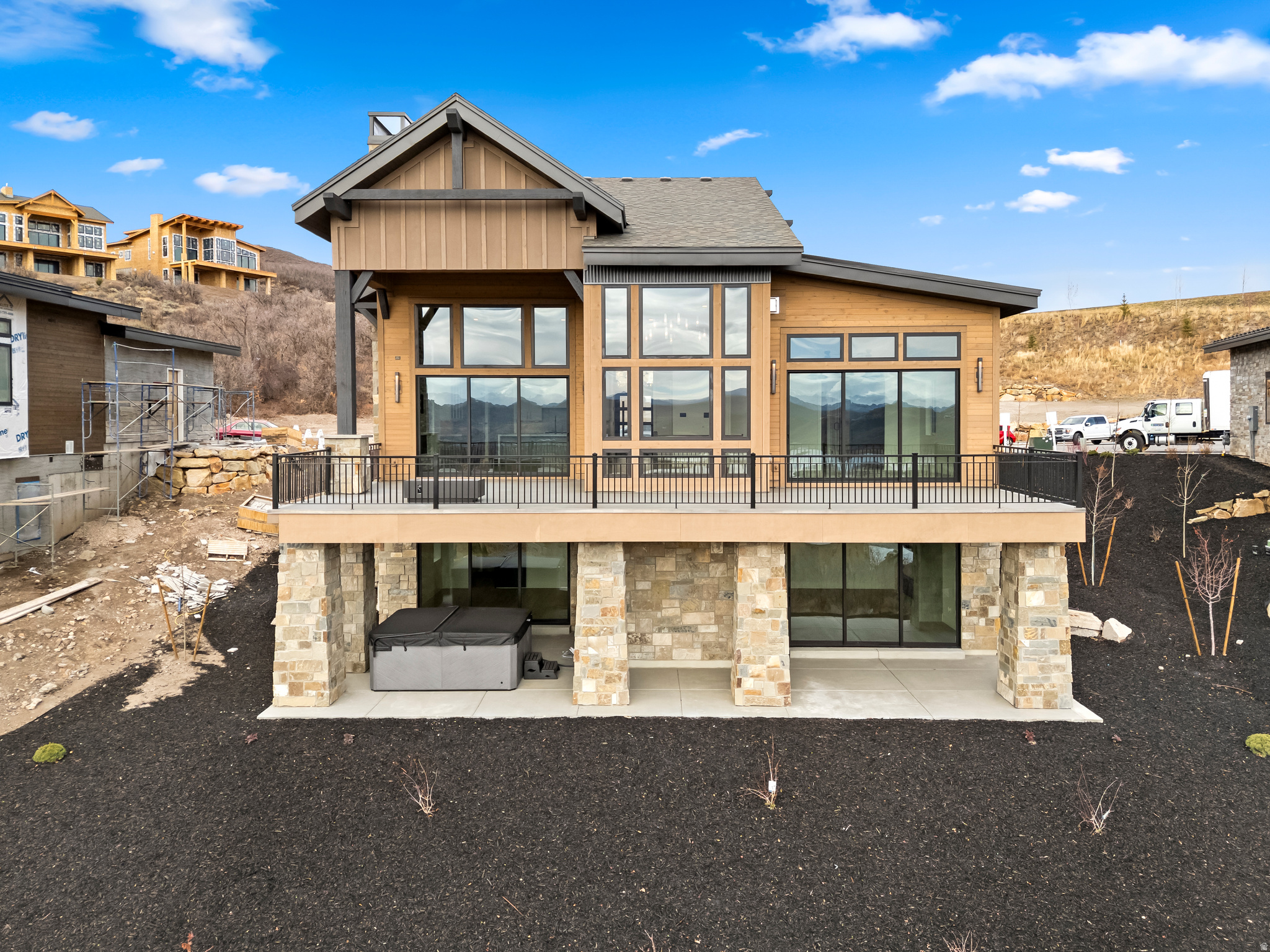 AMANTI LAGO - Residential