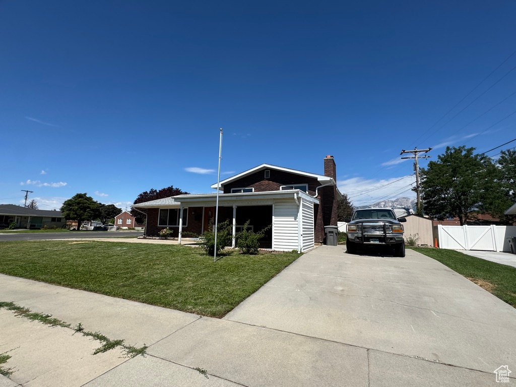 Main image without alt text