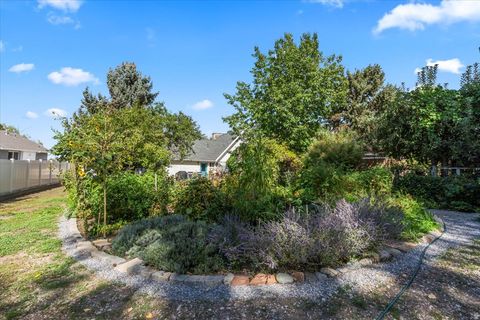 Tiny photo for 2050 E 6535 S, Cottonwood Heights, UT 84121 (MLS # 2120888)