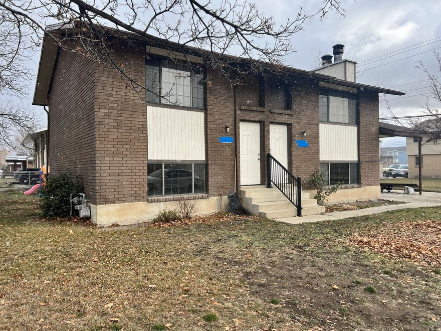 Great duplex!! Bottom unit has been completely remodeled and vacant. Before tenant's lease was not renewed they were paying $1400. Both units turn time over the last 8 years has been quick with a lot of interest.   Top unit is rented on month to month at $1300. Unit was remodeled completely 4 years ago before current tenant and current unit rent is low.   Bottom unit is vacant and can be shown. Top Unit will be shown after accepted offer.   Sell is subject to 1031 exchange and seller finding suitable exchange.    Square footage figures are provided as a courtesy estimate only and were obtained from ______________ .  Buyer is advised to obtain an independent measurement.