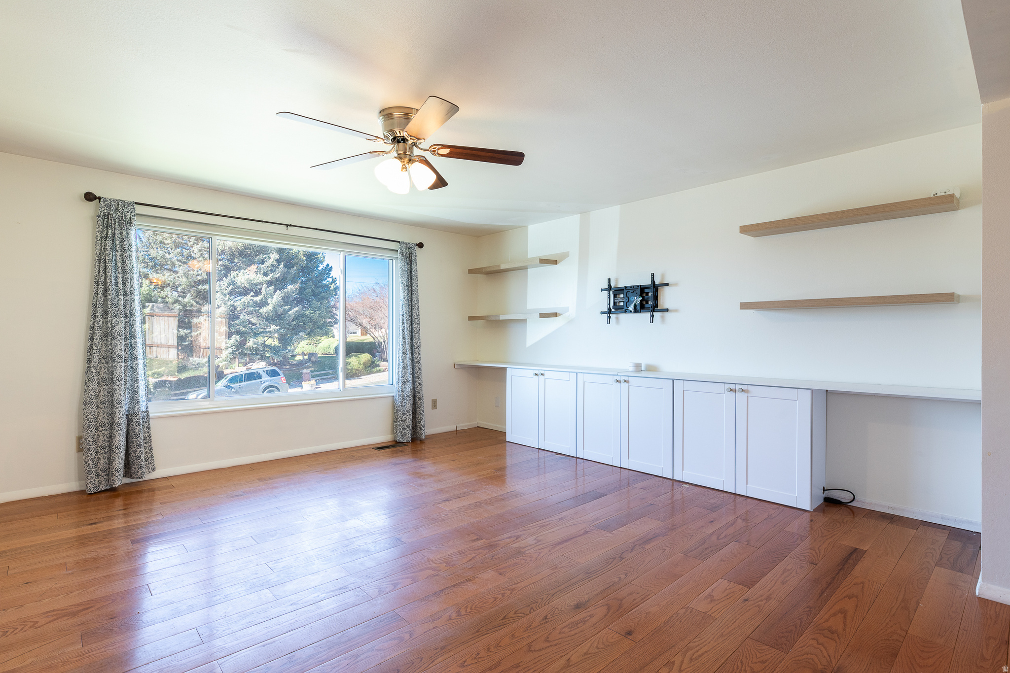 CLARMONT PLAZA - Residential