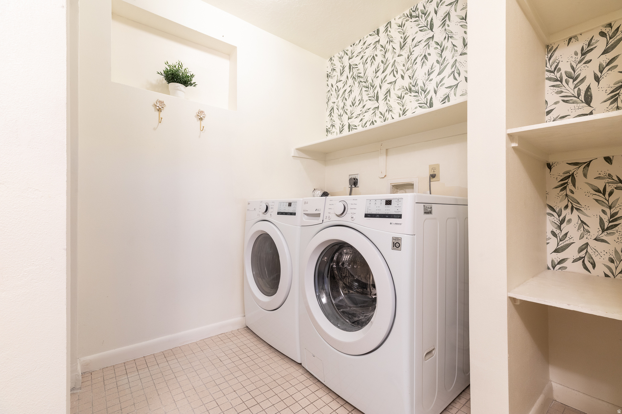 CLARMONT PLAZA - Residential