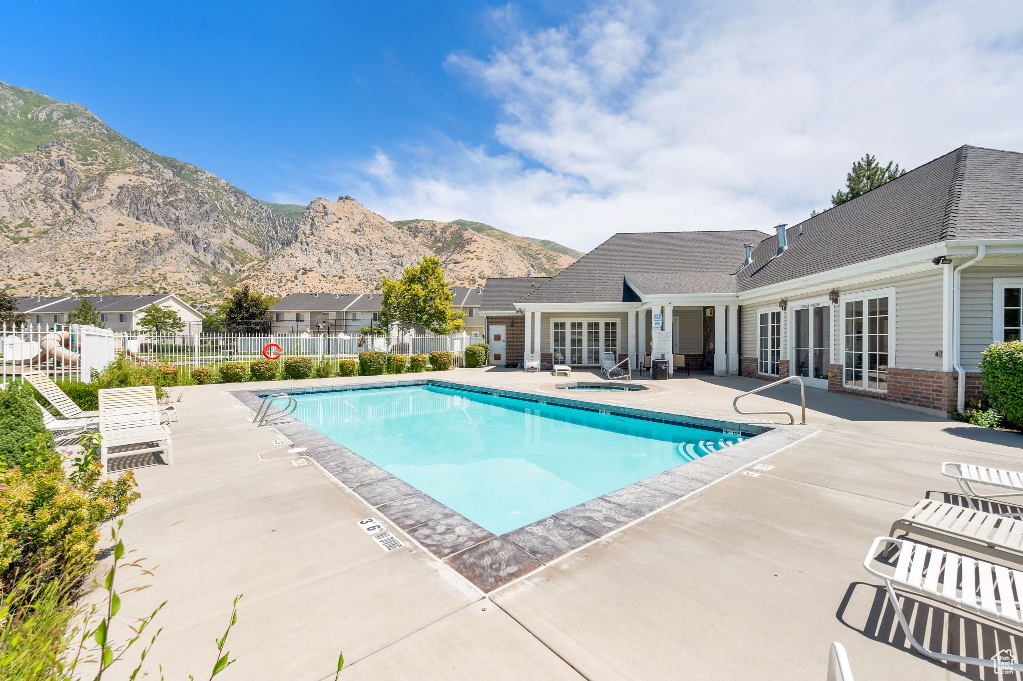 THE WILLOWS - Residential