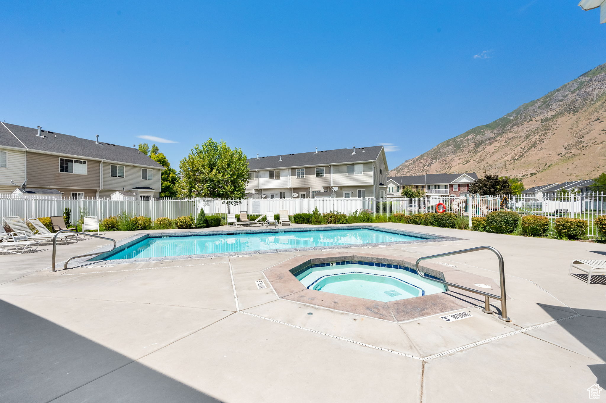THE WILLOWS - Residential