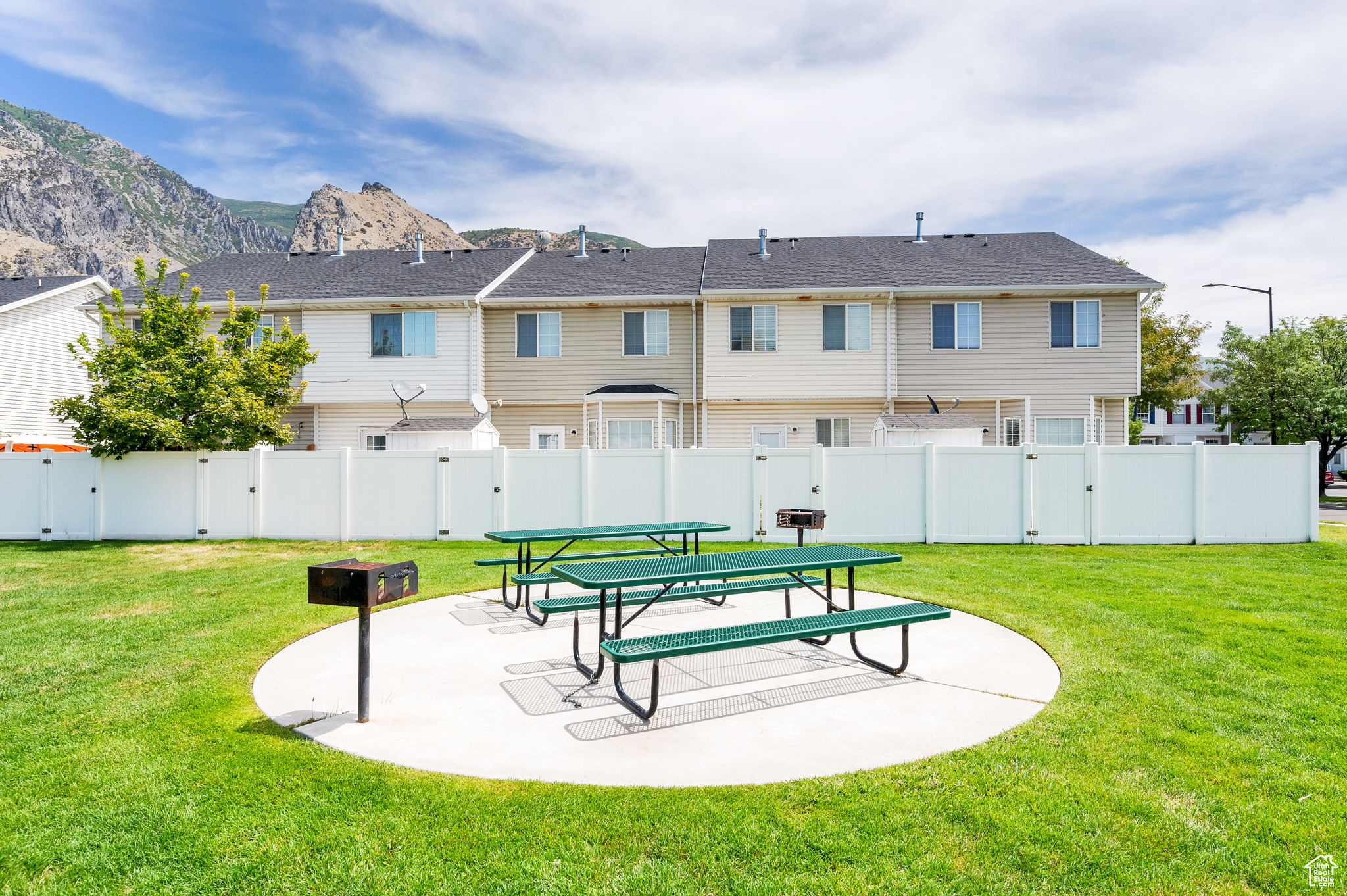 THE WILLOWS - Residential