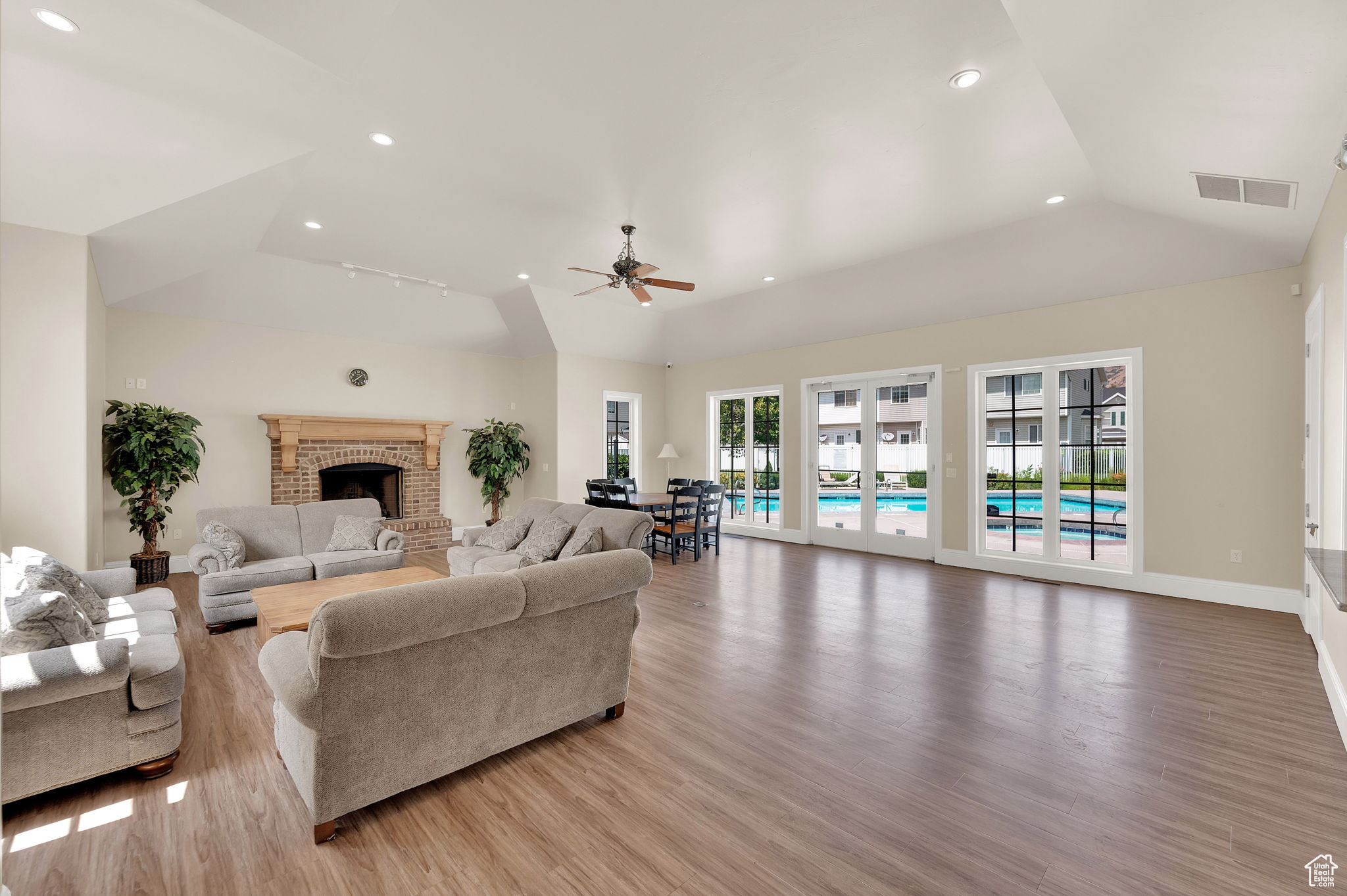 THE WILLOWS - Residential