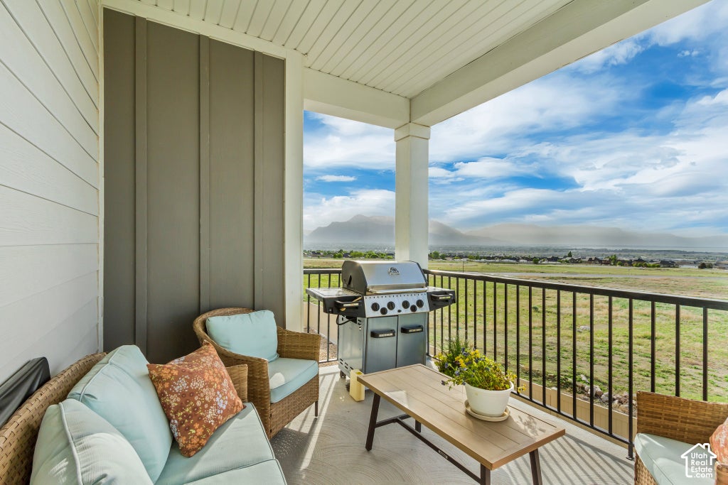 Photo of 927 W CORAL CHARM WAY #M202, Saratoga Springs, UT 84045 (MLS # 2189764)