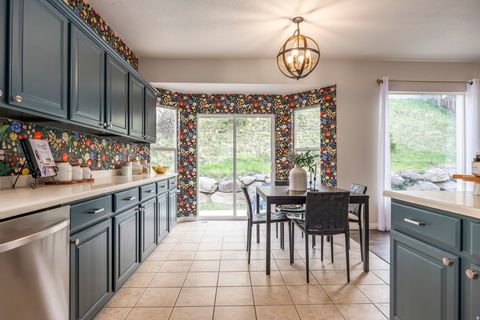 Tiny photo for 1930 E ASPEN LEAF PL, Draper, UT 84020 (MLS # 2153183)