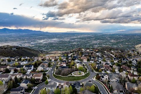 Tiny photo for 1930 E ASPEN LEAF PL, Draper, UT 84020 (MLS # 2153183)