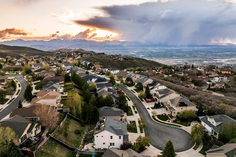 Tiny photo for 1930 E ASPEN LEAF PL, Draper, UT 84020 (MLS # 2153183)
