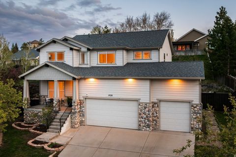 Photo of 1930 E ASPEN LEAF PL, Draper, UT 84020 (MLS # 2153183)