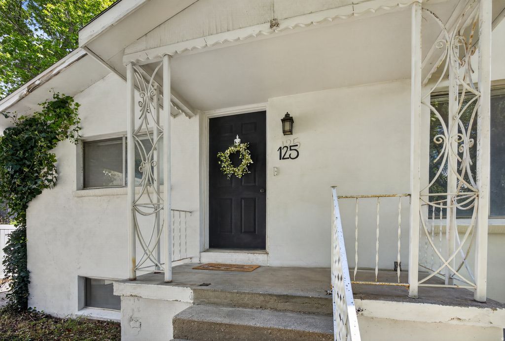 Photo of 125 S 200 W, Farmington, UT 84025 (MLS # 2154054)