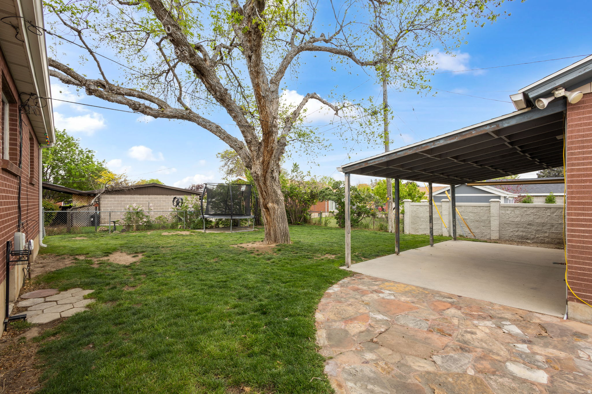 LYNN JEAN - Residential