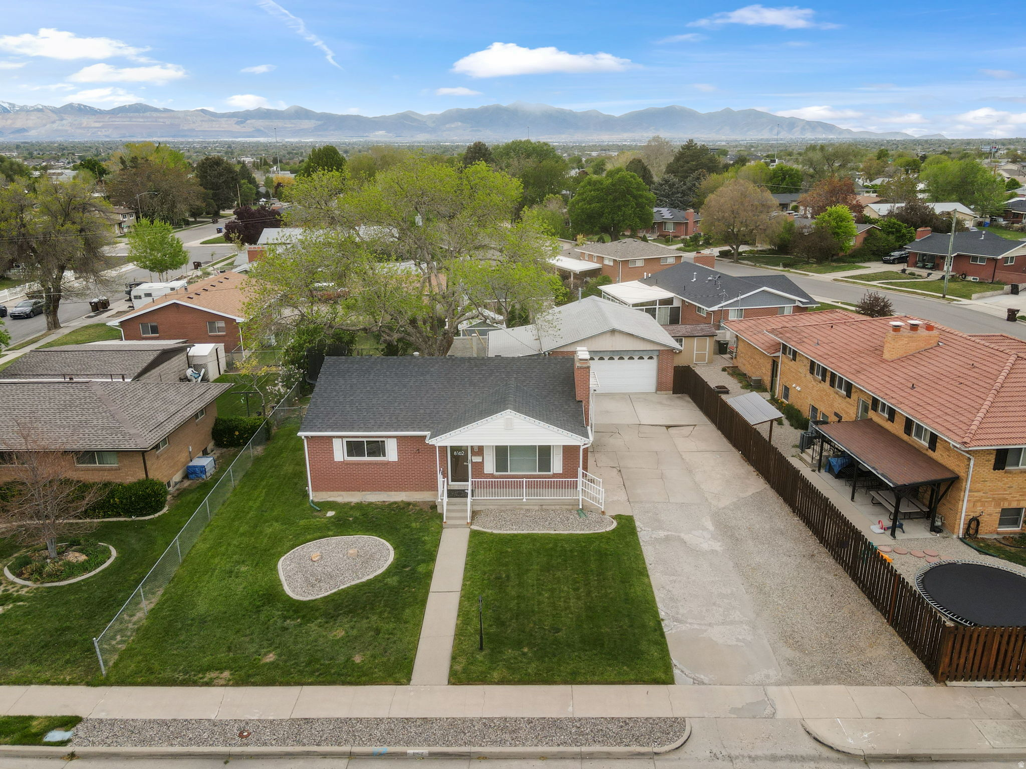 LYNN JEAN - Residential