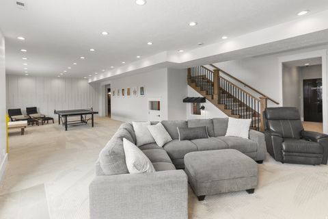 Tiny photo for 1354 S 800 E, Mapleton, UT 84664 (MLS # 2142607)