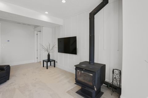 Tiny photo for 1354 S 800 E, Mapleton, UT 84664 (MLS # 2142607)