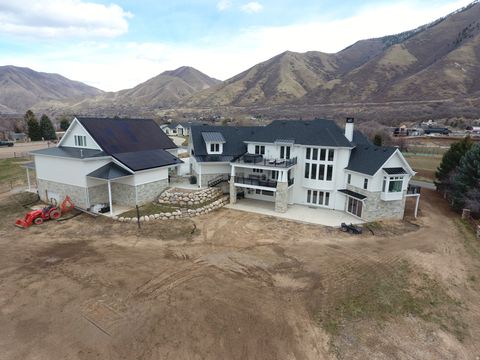 Tiny photo for 1354 S 800 E, Mapleton, UT 84664 (MLS # 2142607)